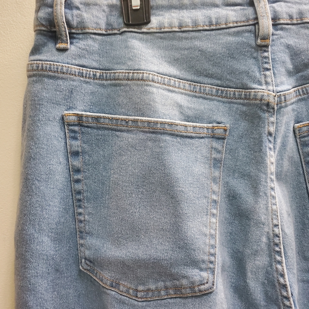 H&M Plus Size Mom Jeans High Waisted Light Blue Wash Size 18 - Picture 7 of 13